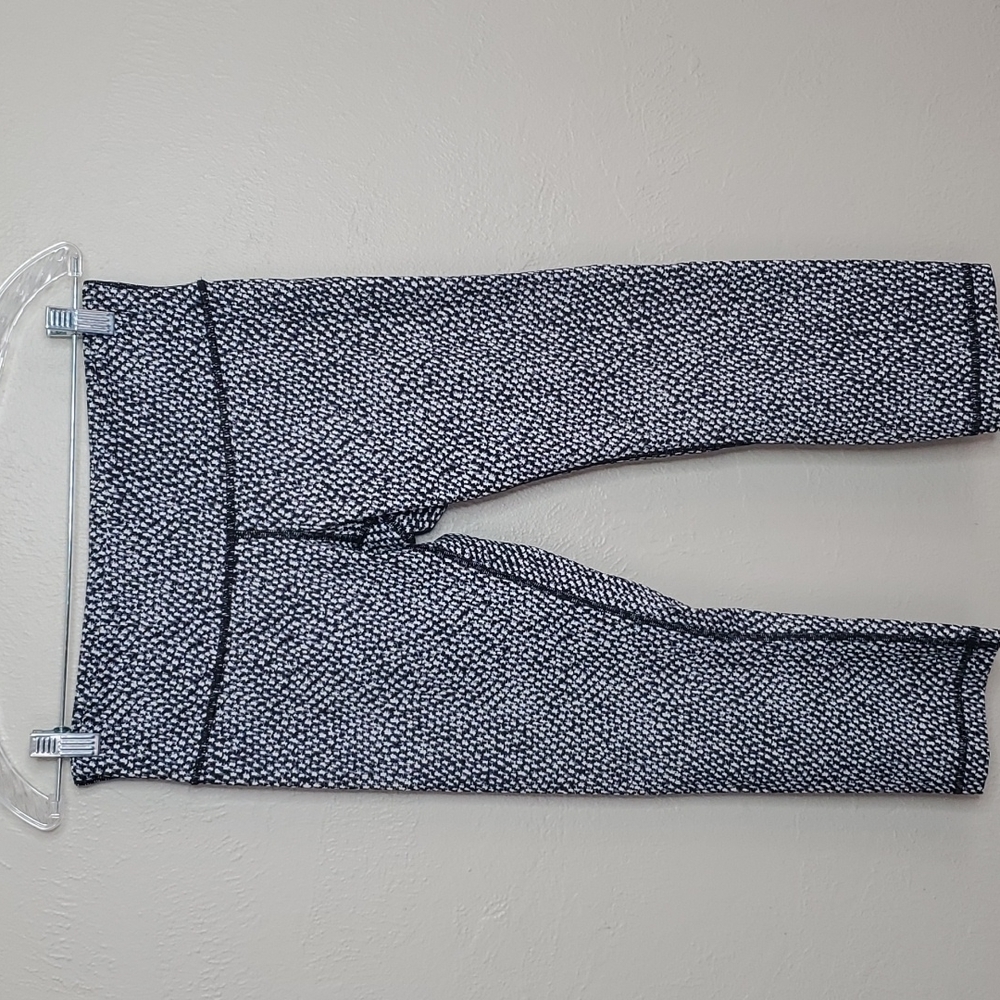 Lululemon Black And White Spotted Cropped Leggings Size 8